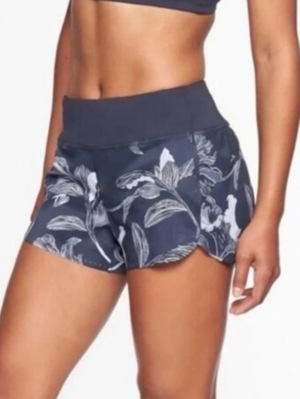 Athleta women’s laser cut blue floral running shorts Xs